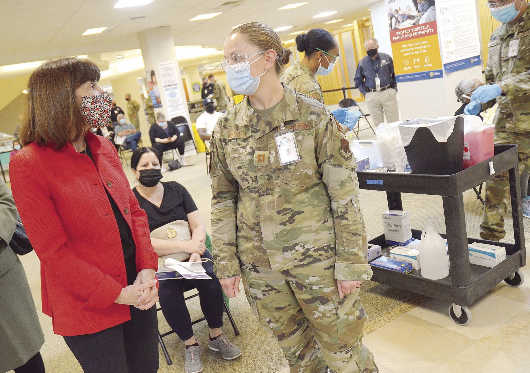 Lawmaker visits vaccination center